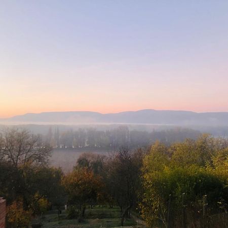 Haziko A Domboldalon Villa Veroce Luaran gambar